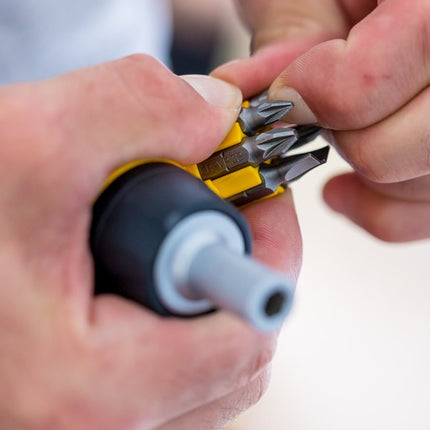 STANLEY MULTIBIT STUBBY SCHROEVENDRAAIER MET RATEL