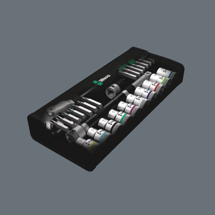 <b>Innovatieve textielen boxen</b><br/>De innovatieve textielen boxen bieden een verrassende verlichting bij de mobiliteit en nemen minder plaats in. Dezelfde hoeveelheid gereedschap die tot dusver met minstens één hand aan een handvat moest worden gedragen, is nu in een compacte box verpakt, die op