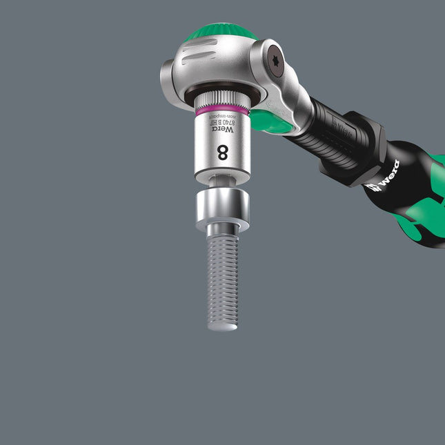 <b>Bit-doppen met vasthoudfunctie voor binnenzeskant-schroeven</b><br/>De klemkracht voor de binnenzeskant-schroef op de bit-dop wordt geleverd door een verende kogel op de bit. Bijzonder handig bij werkzaamheden op beperkte ruimte, waarbij het niet mogelijk is om de schroef met de andere hand vast 