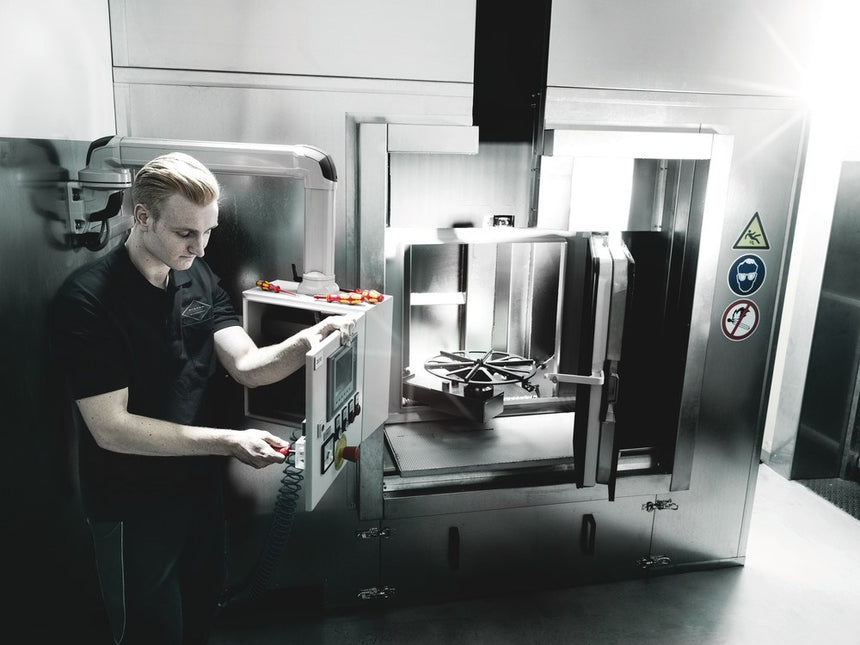 De Kraftform Kompakt VDE sets zijn, conform IEC 60900, stuk voor stuk bij 10.000 volt getest. De tienvoudig hogere testlast van 10.000 Volt garandeert veilig werken bij de maximaal toegestane spanning van 1.000 Volt.