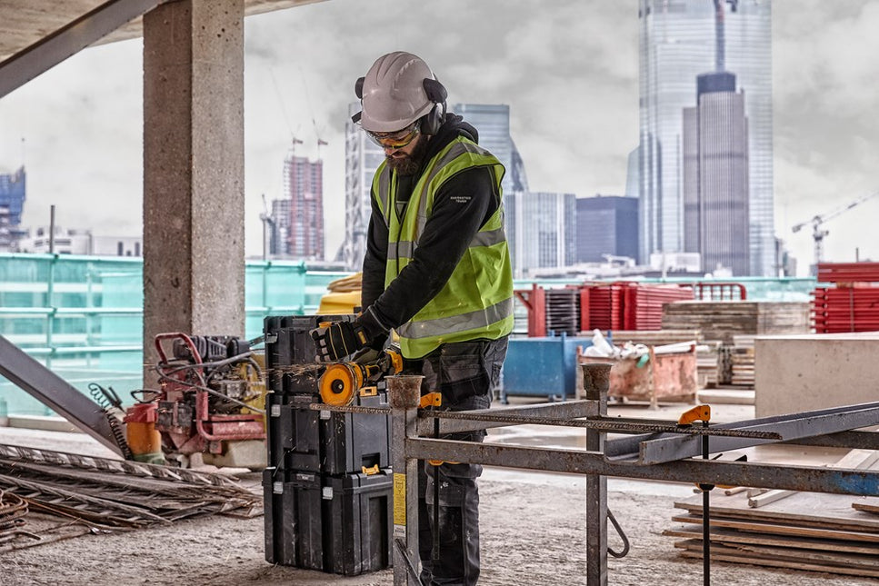 DeWALT 54v xr flexvolt 125mm haakse slijper in tstak - zonder accu en lader DCG418NT