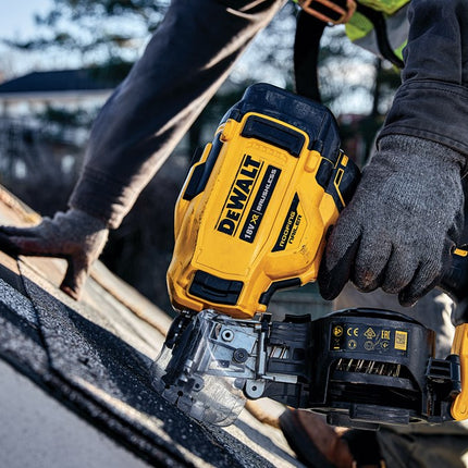 DeWALT 18v xr brushless roofing rolsprijkertacker 2x 2.0ah in tstak DCN45RND2
