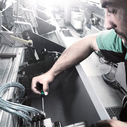 <br/>Schroefwerkzaamheden in de elektronica en fijnmechanica zijn vaak moeizaam en tijdrovend. Daarmee namen wij dan ook geen genoegen. Wij hebben ontdekt wat de gebruiker belangrijk vindt: werksnelheid, draaimoment, nauwkeurigheid. Dat zijn dan ook de aspecten waarop wij ons hebben gericht.
