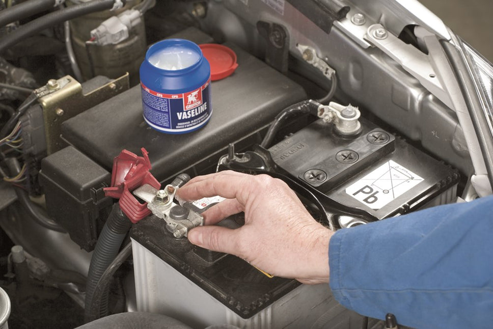 1233109 GR Vaseline 200g Pot NL/FR/EN/ES Maintenance and protection of battery clips in a car